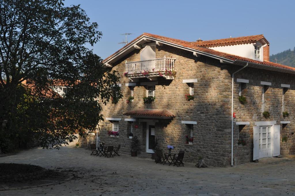 Hotel El Bosque De La Anjana Selores Exterior foto